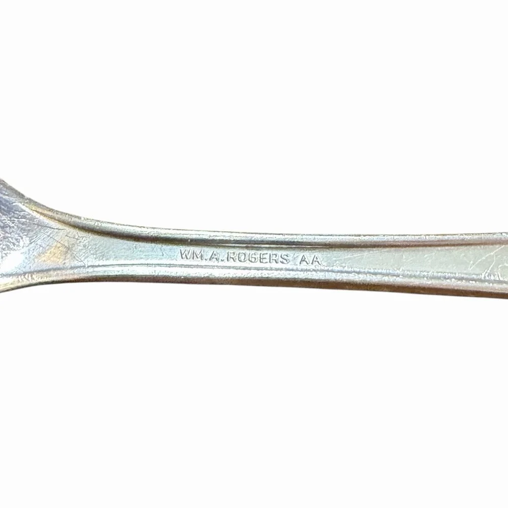 WM A Rogers AA Exquisite‎ Pattern Serving Spoon (1940) Monogram 